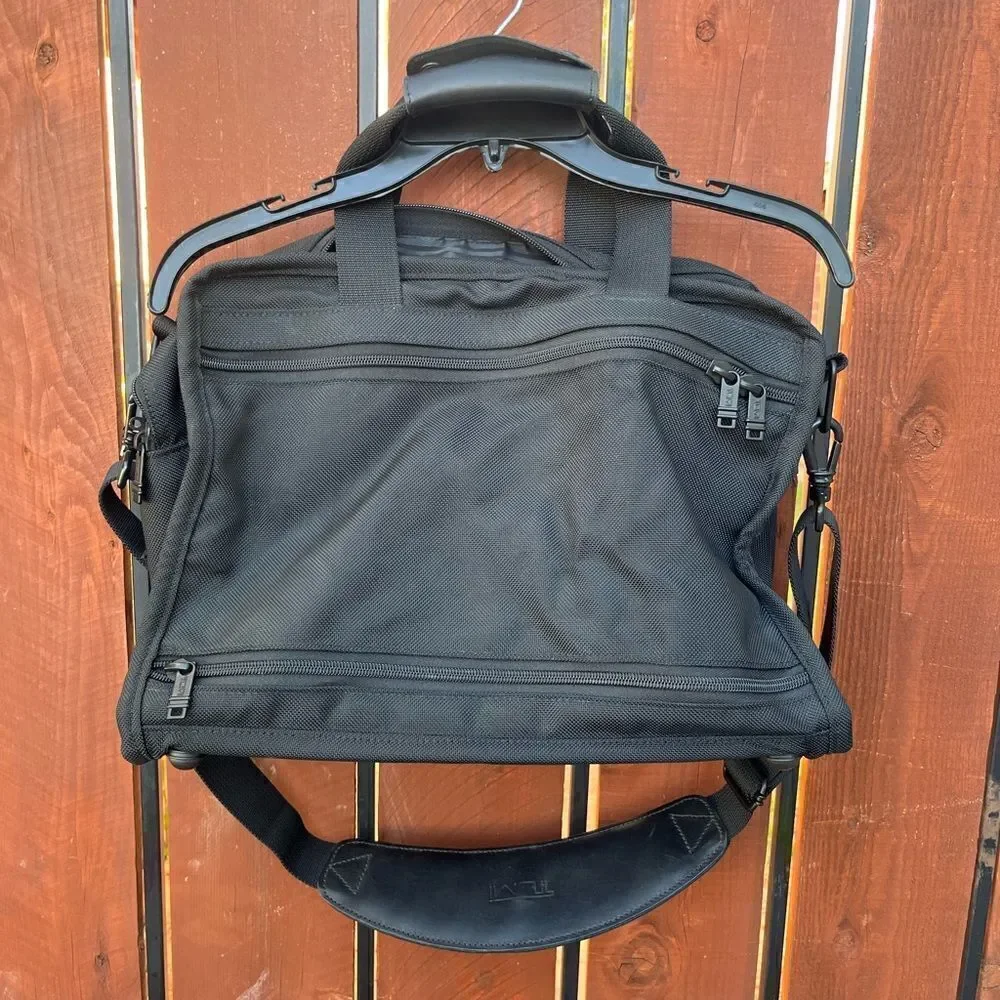 TUMI Alpha Duffle Bag/Classic Travel Carry on 223D3